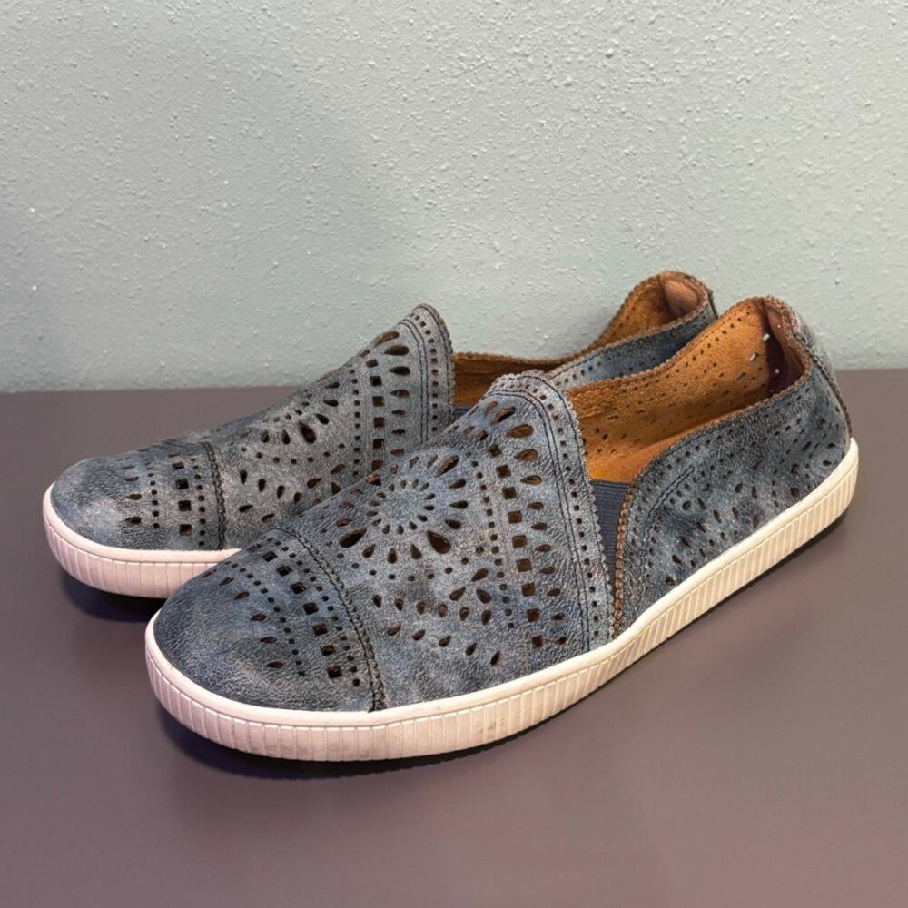 Earth Denim Blue Perforated Slip-On Sneakers Size 7.5 Laser Cut Floral Detail - Picture 4 of 8